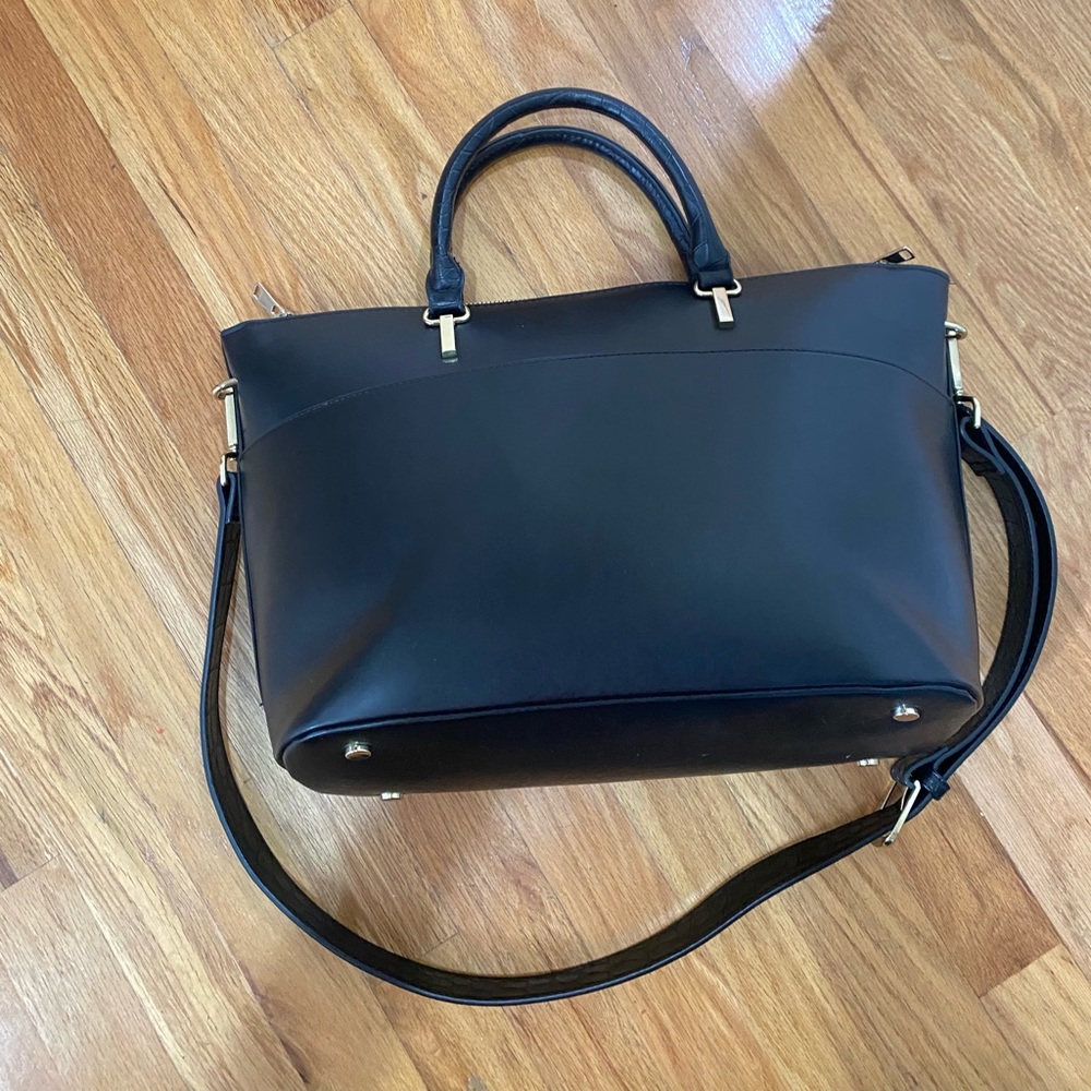 Black leather bag with top handle and removable crossbody strap/black with gold - Picture 6 of 7